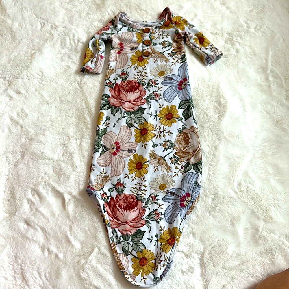 Caden lane newborn gown size 0-3 months